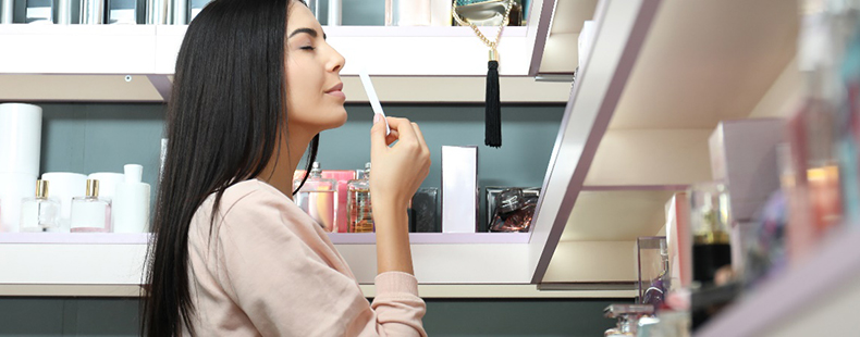 化粧品コスメOEM開発の香り決定方法―すれ違いを防ぐ！「香り」のフィードバック3つの方法―